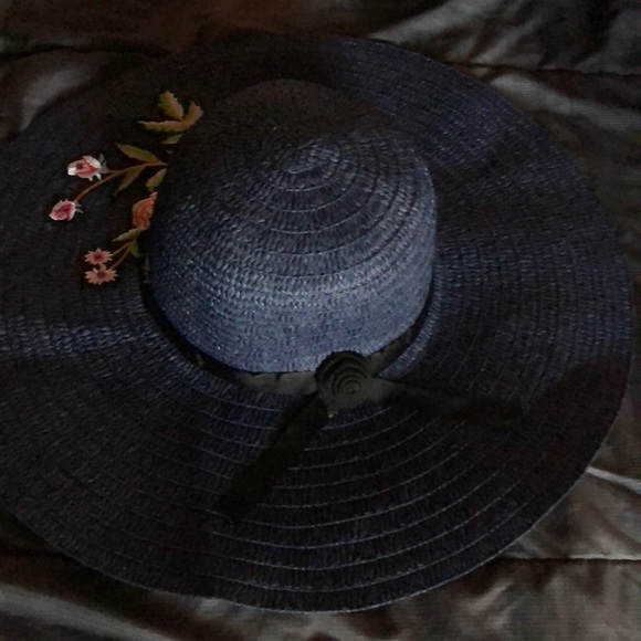 Beach hat - Picture 2 of 3